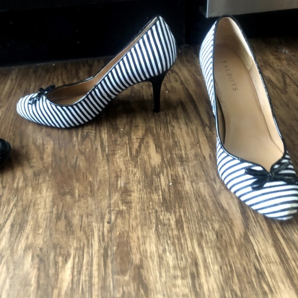 Shoes - Picture 3 of 4